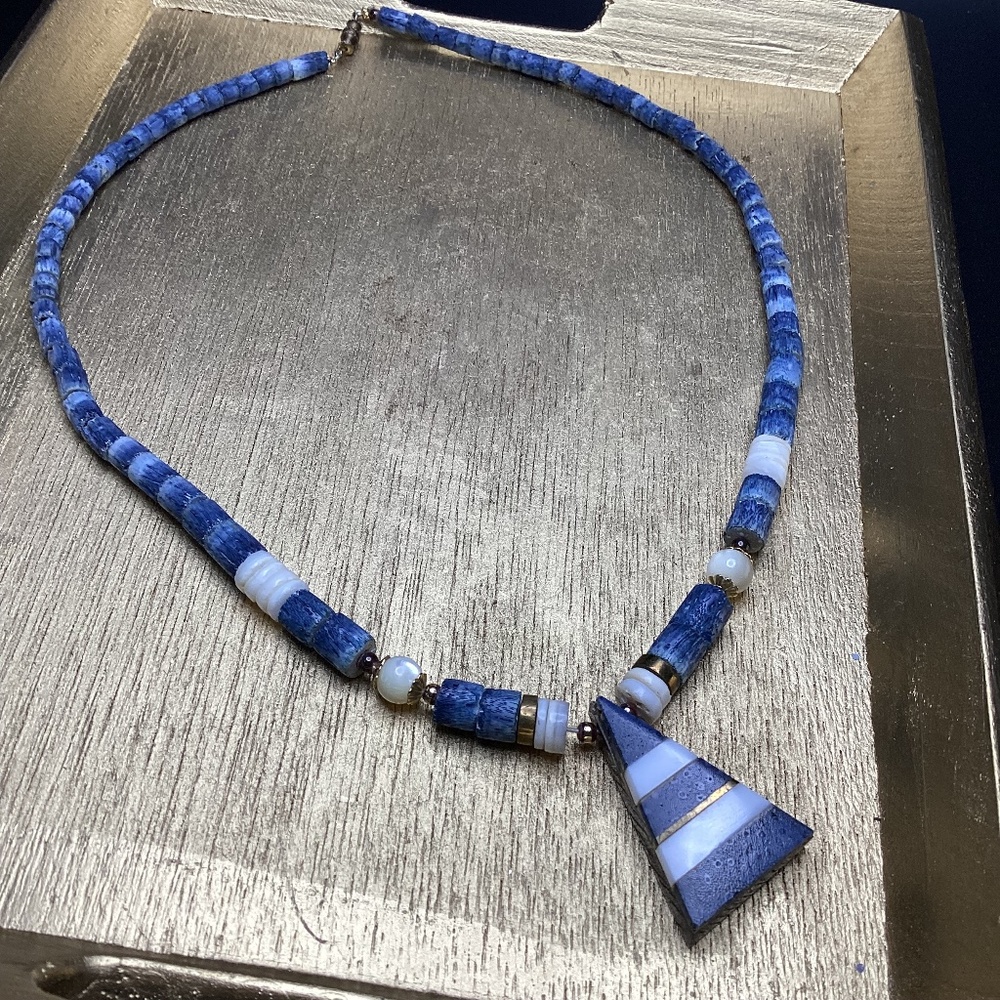Vintage blue denim sponge coral 18 inch necklace, with 1 inch pendant.